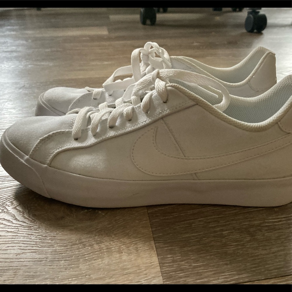 Nike Canvas sneaker size 9